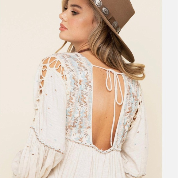 Free People BoHo top with bell sleeves - Picture 2 of 4